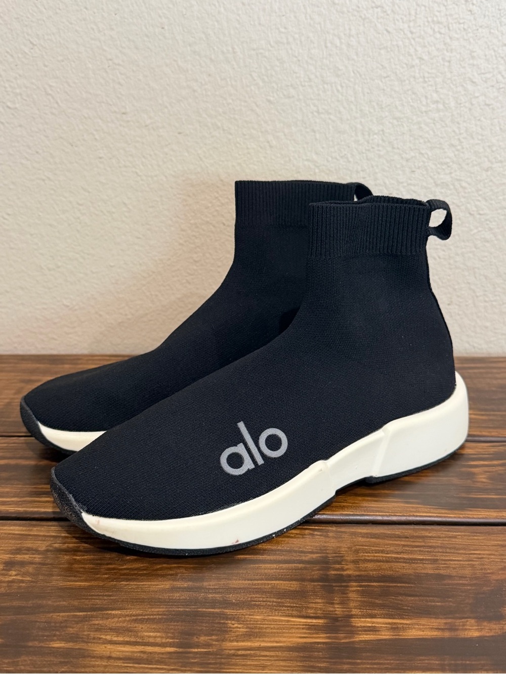 ALO Yoga Velocity Knit Sneakers Women’s 7 Black Stretch Chunky Athletic Shoes